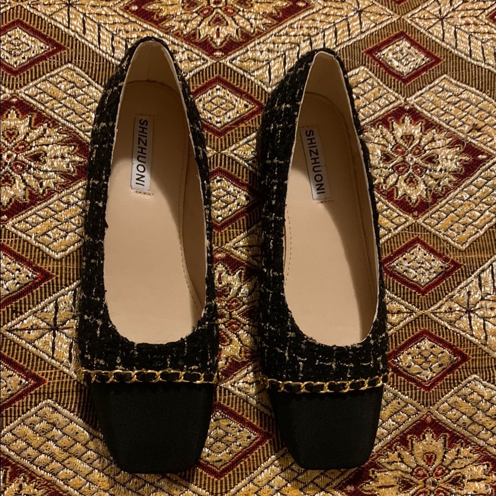 NIB Elegant Black and Gold Tweed Flats with Chain Trim - Picture 5 of 7